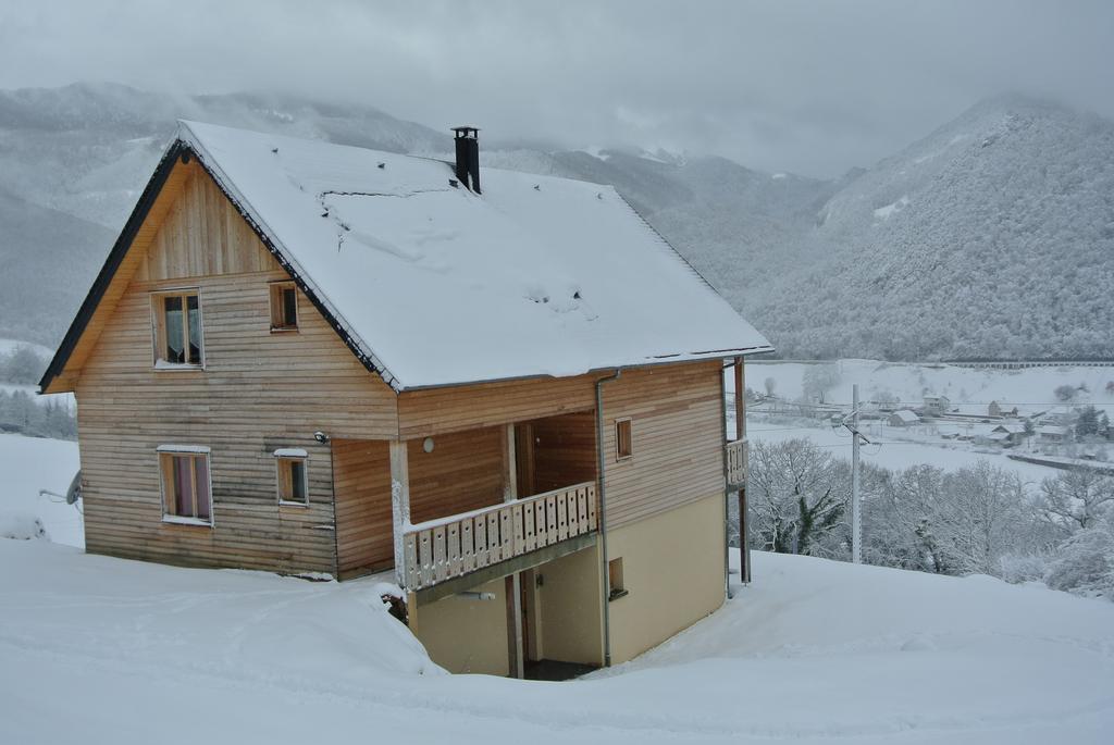 Maison D'Hotes Le Shorten Heches ภายนอก รูปภาพ
